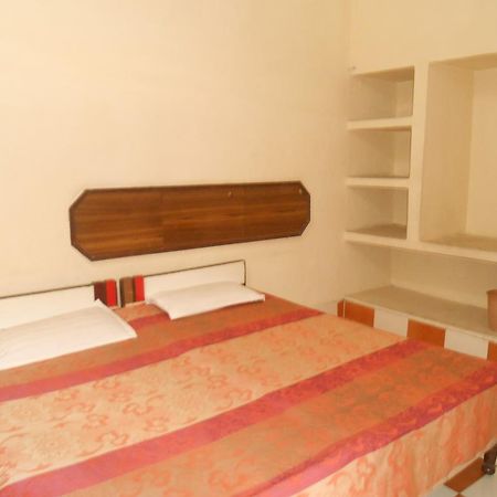 מטורה Gaurav Guest House מראה חיצוני תמונה