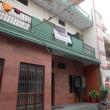 מטורה Gaurav Guest House מראה חיצוני תמונה