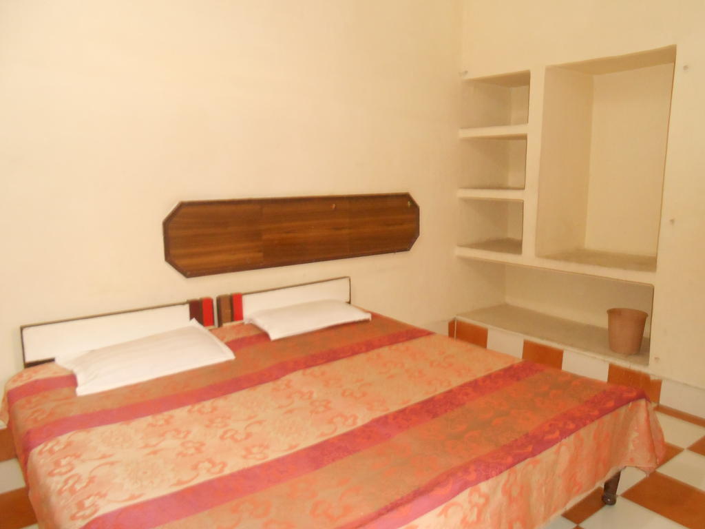 מטורה Gaurav Guest House מראה חיצוני תמונה