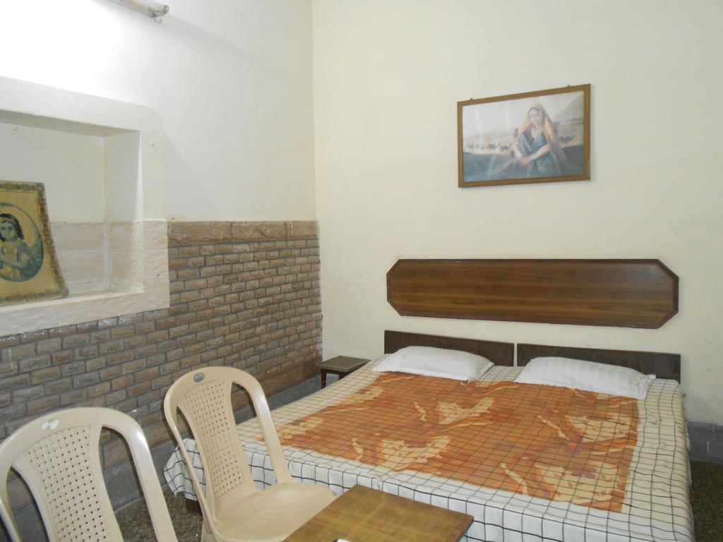 מטורה Gaurav Guest House חדר תמונה