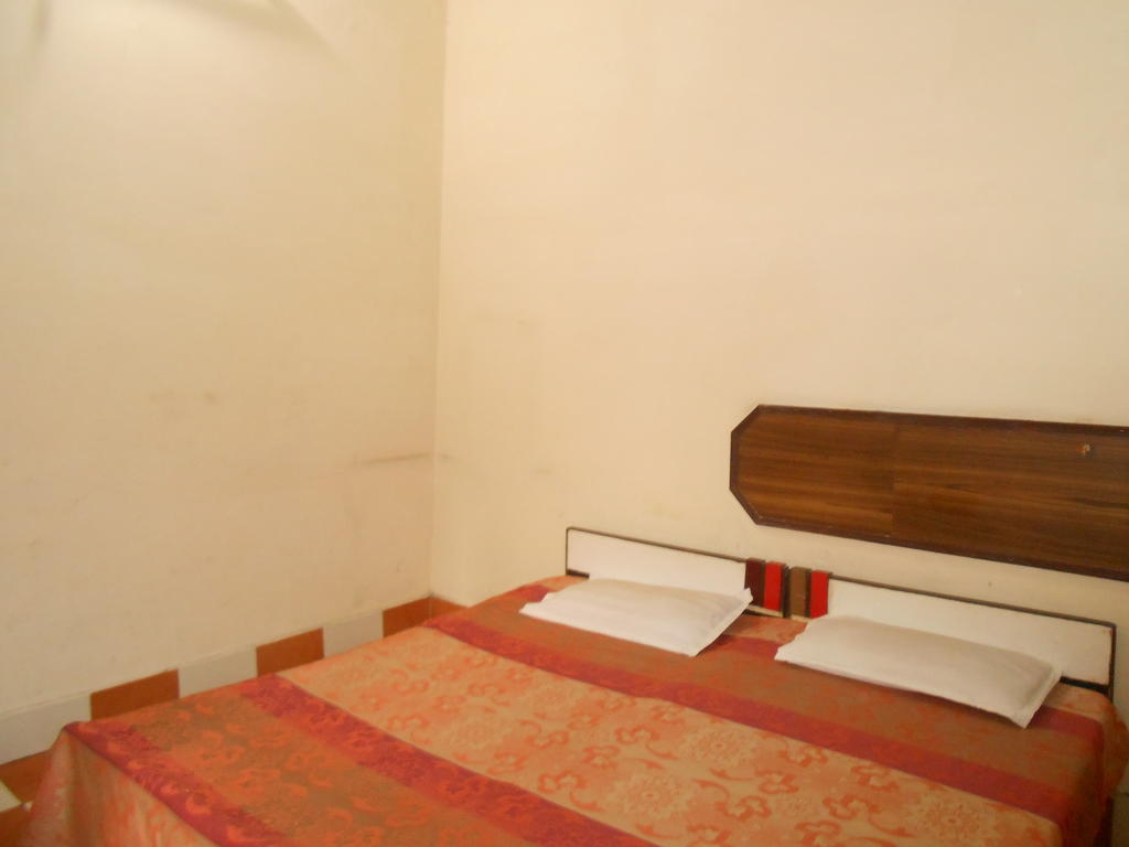מטורה Gaurav Guest House חדר תמונה