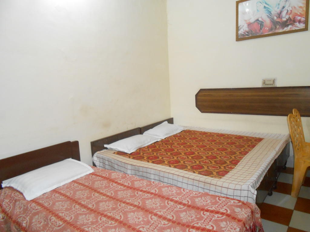 מטורה Gaurav Guest House מראה חיצוני תמונה