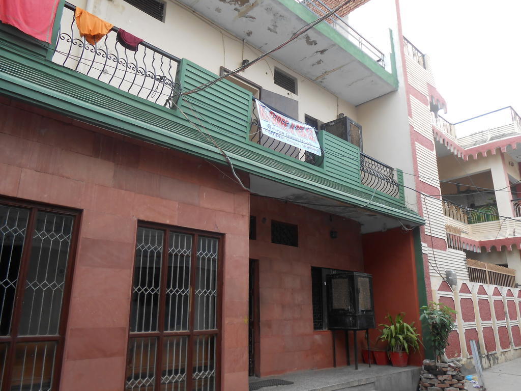 מטורה Gaurav Guest House מראה חיצוני תמונה